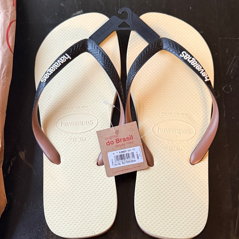 Havaianas Black and Cream Flip Flops